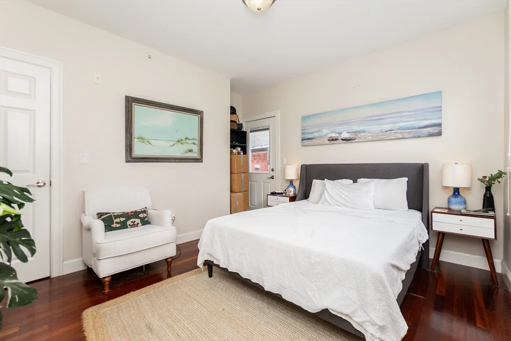 55 Kelly Rd, Cambridgeport