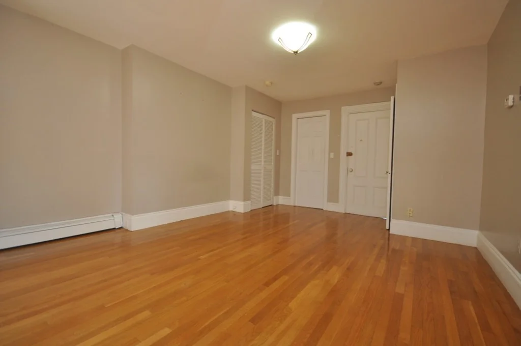 218 Newbury St, Back Bay