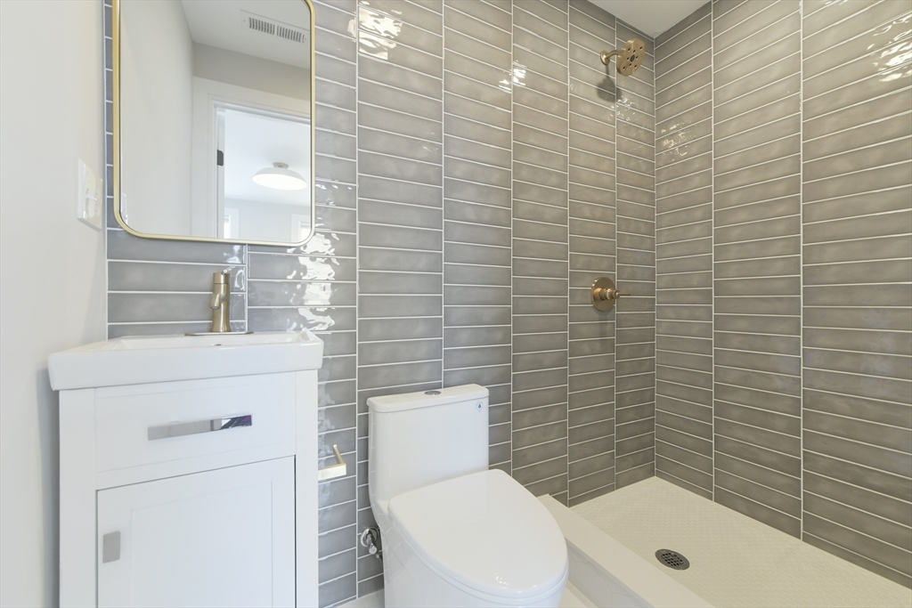 10 Lamson Ct, East Boston