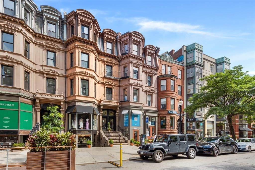 121 Newbury St, Back Bay