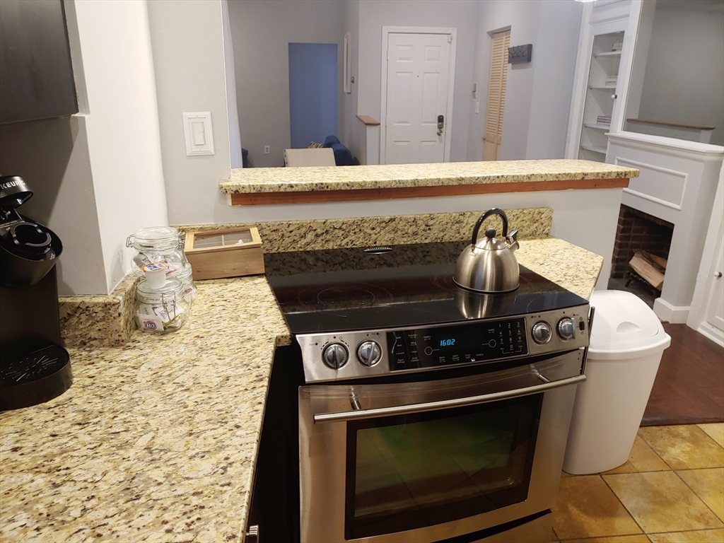 61 West Cedar St, Beacon Hill