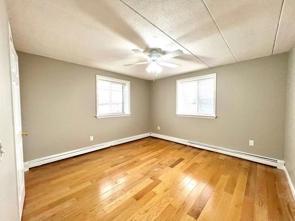 4 Hawes St, Revere