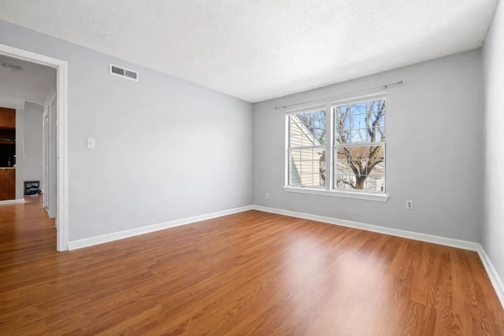 5 Thoreau Ct, Natick