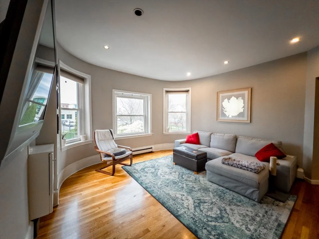 122 Day St, Jamaica Plain