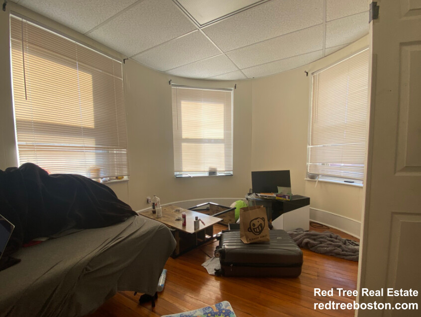 879 Beacon St, Fenway