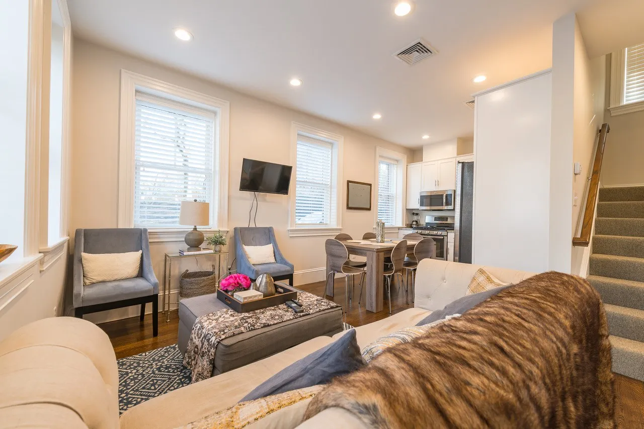 2044 Beacon Street Extension, Auburndale