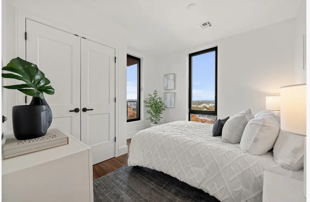 1515 Commonwealth Ave, Brighton