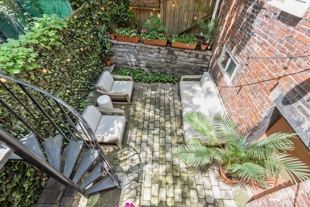 8 Melrose St, Back Bay