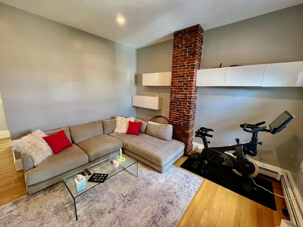 66 Telegraph St, South Boston