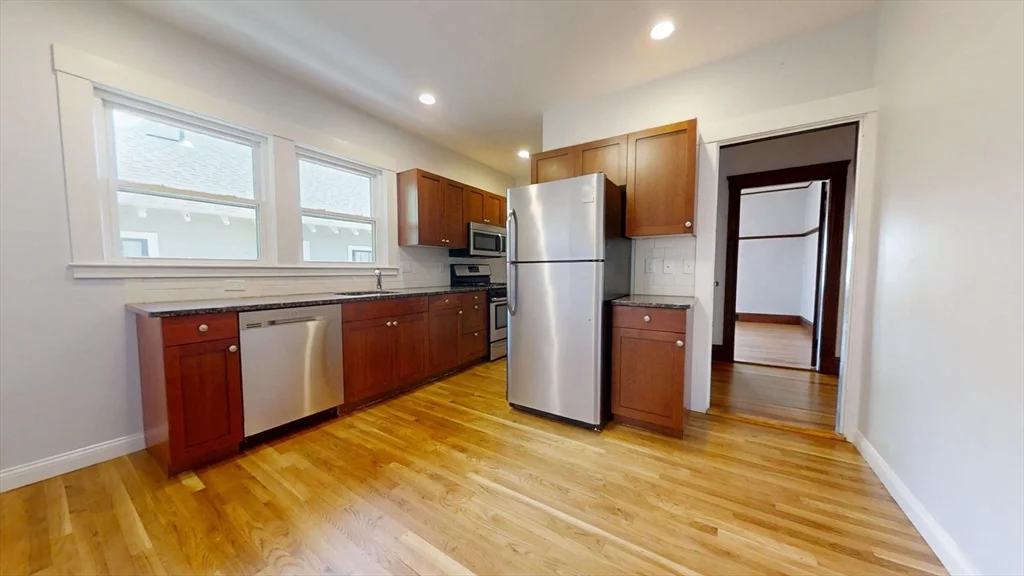 39 Commonwealth Rd, East Watertown