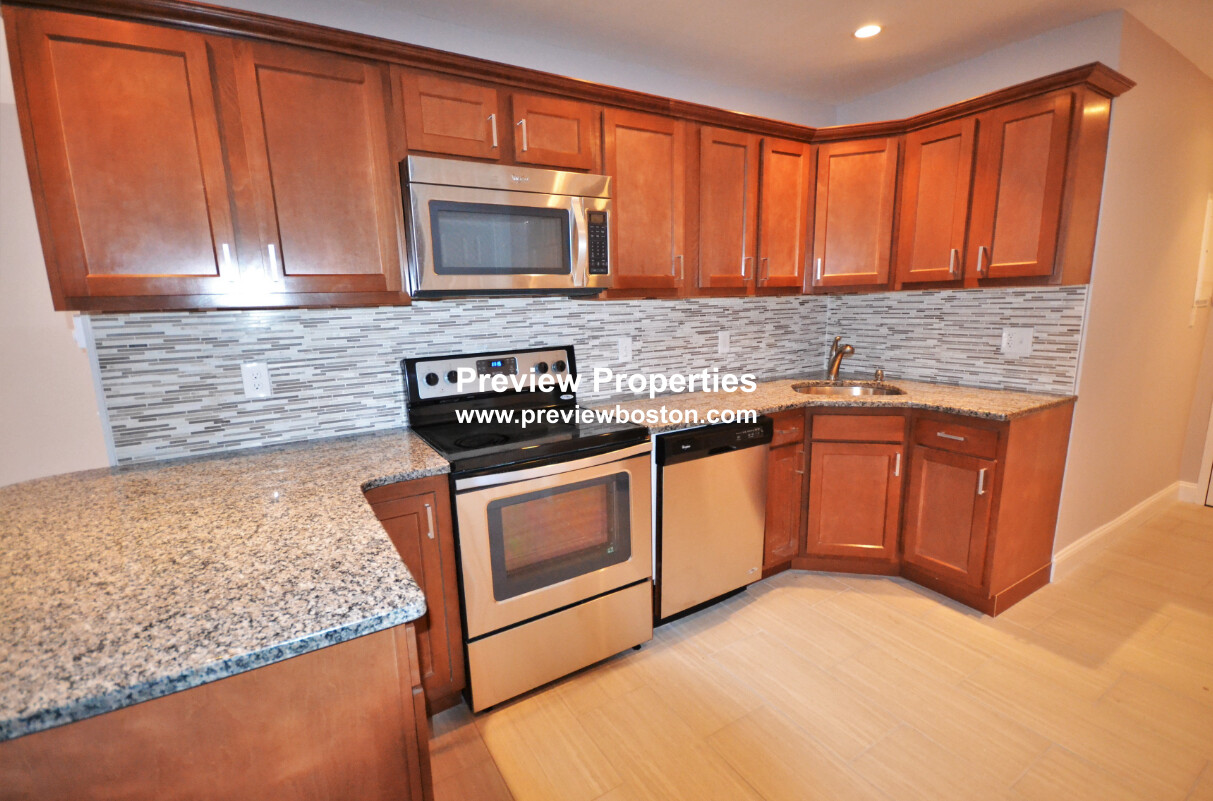 212 Maverick St, East Boston