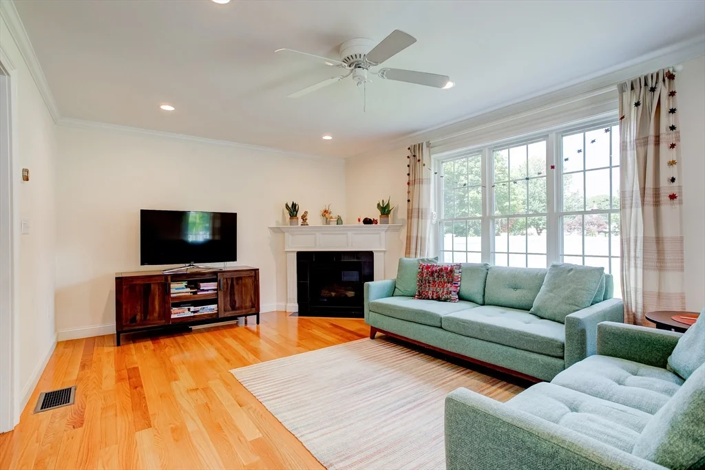 3 Hawthorne St, Woburn