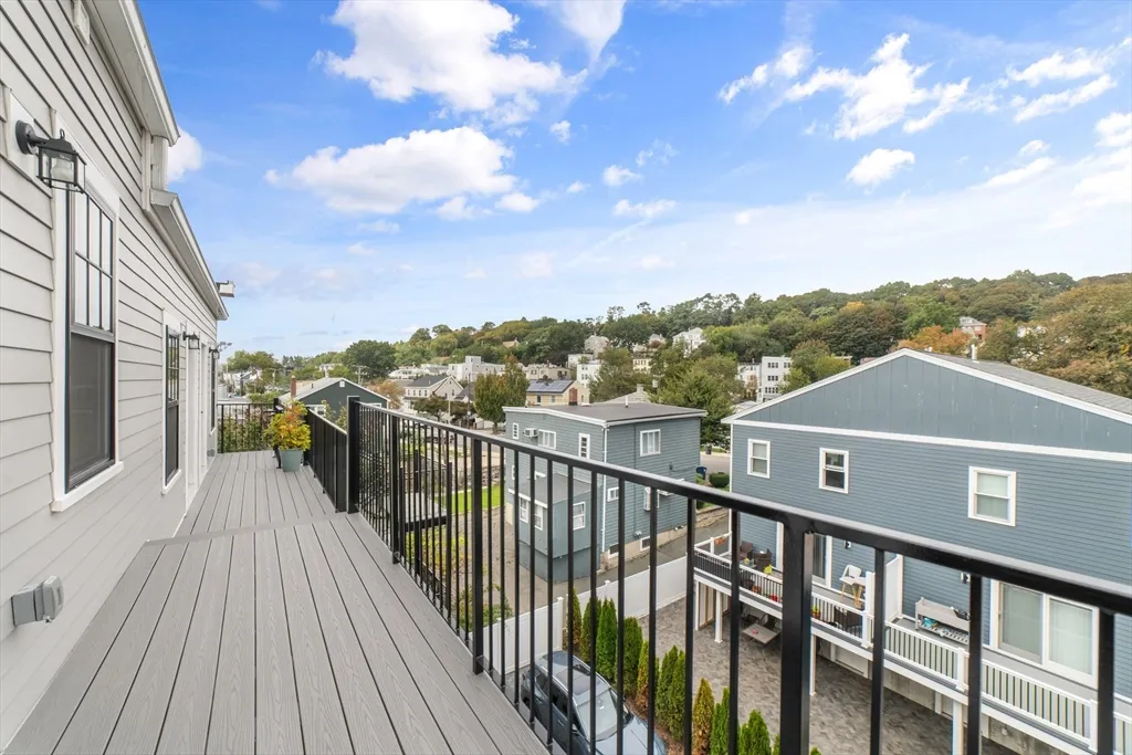 31 Boardman St, East Boston