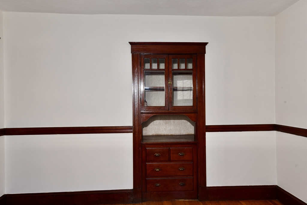 7 Charme, Roslindale