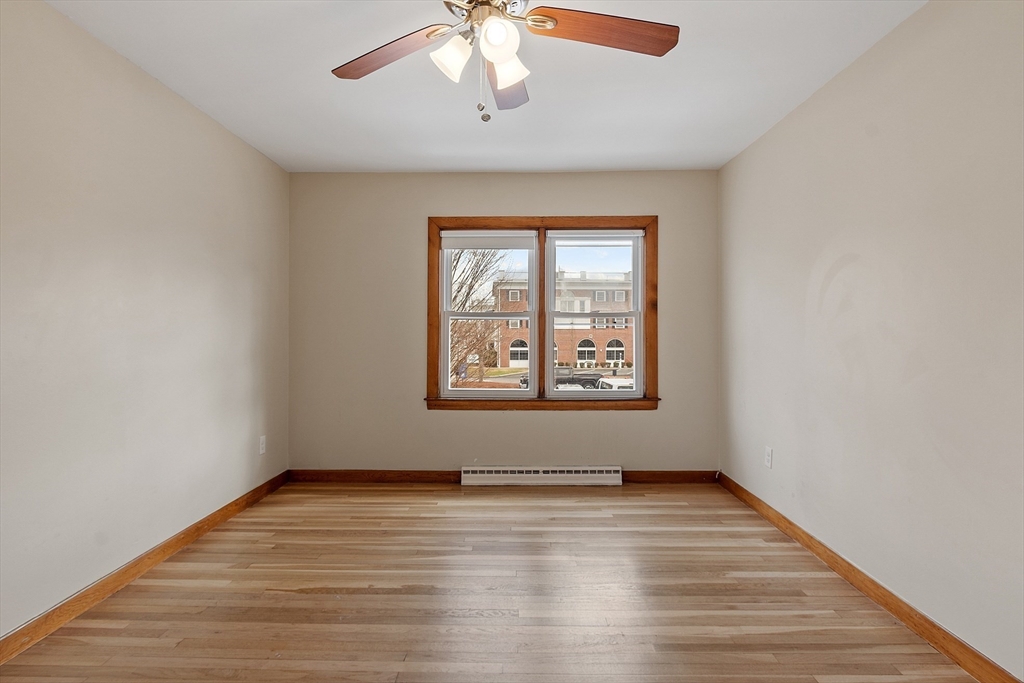 104 N Main St, Mansfield