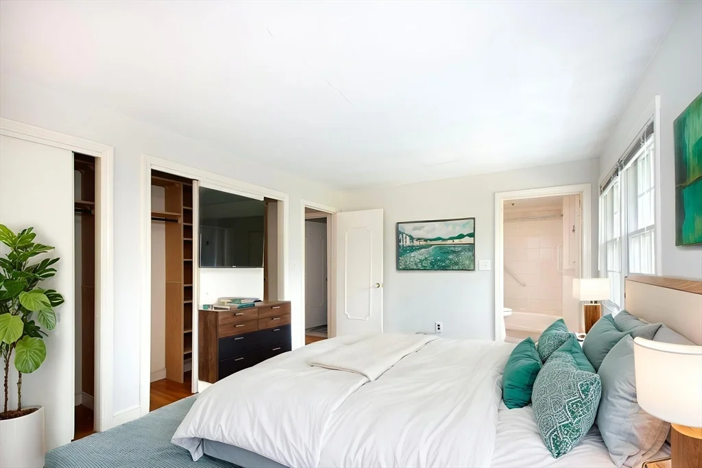 45 Old Pasture Rd, Cohasset