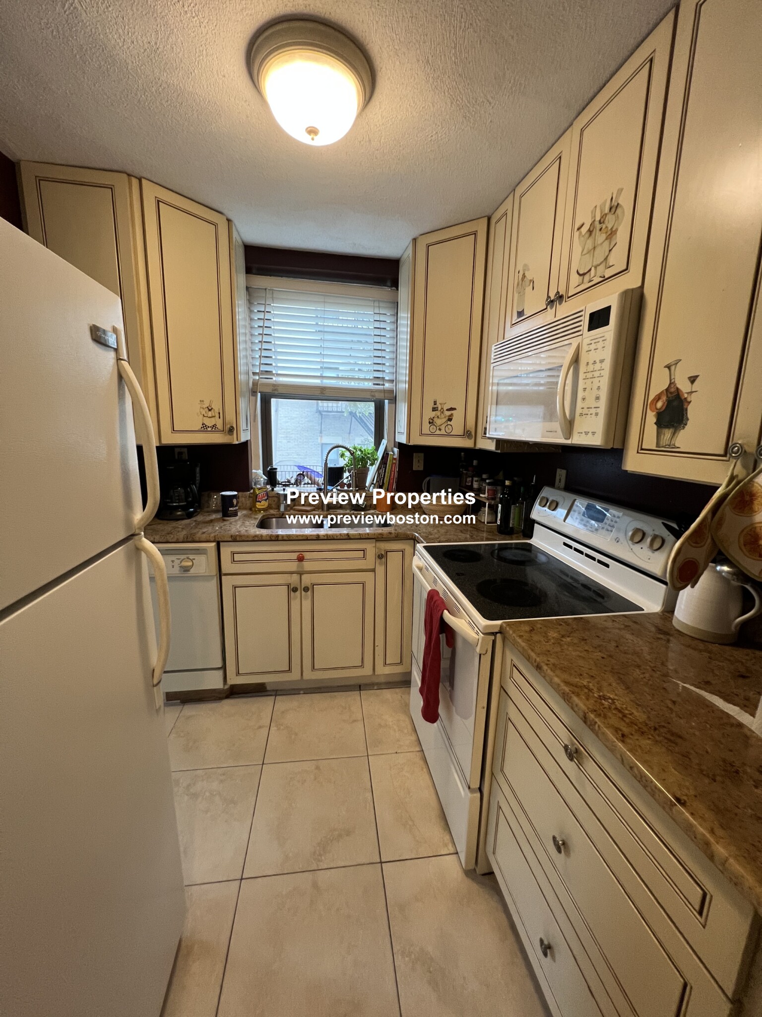 1427 Commonwealth Ave, Brighton