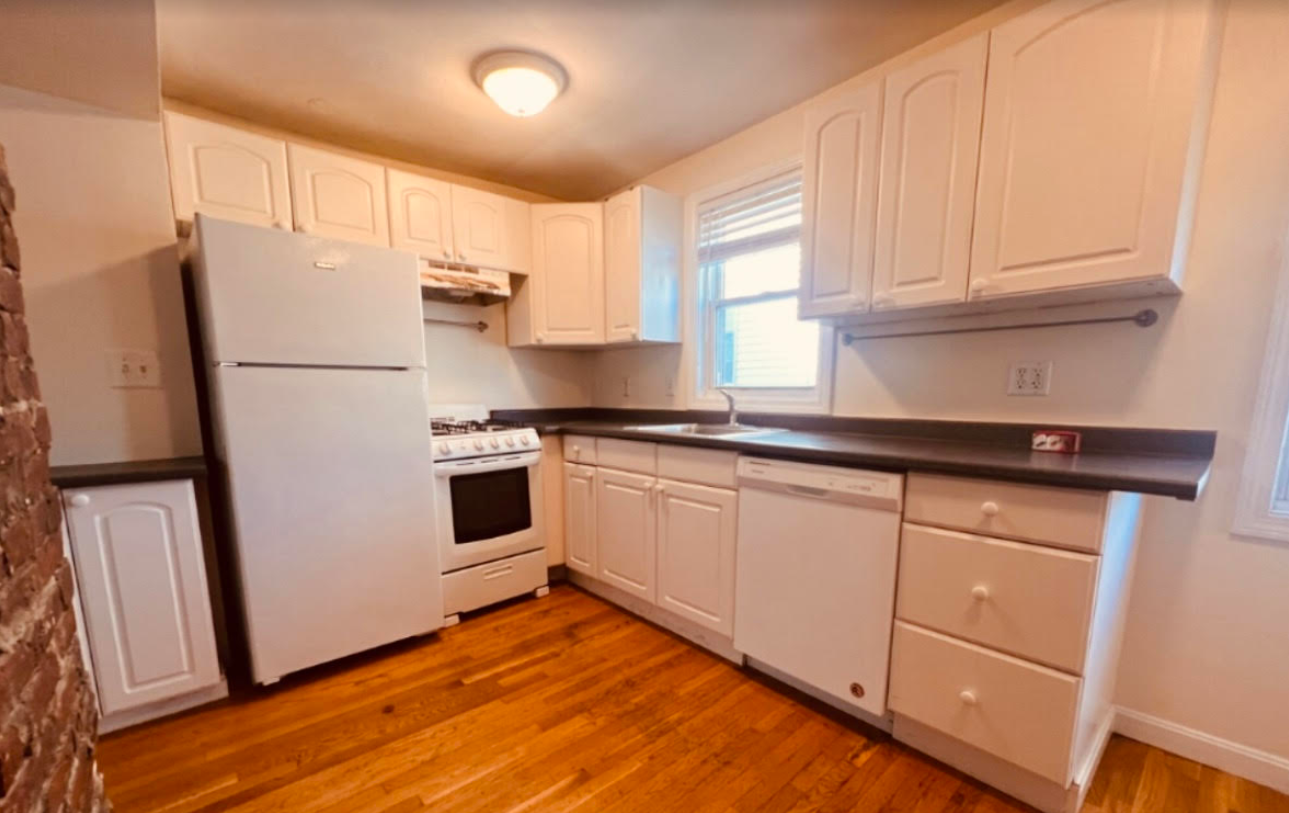 8 Alberta Ter, North Cambridge