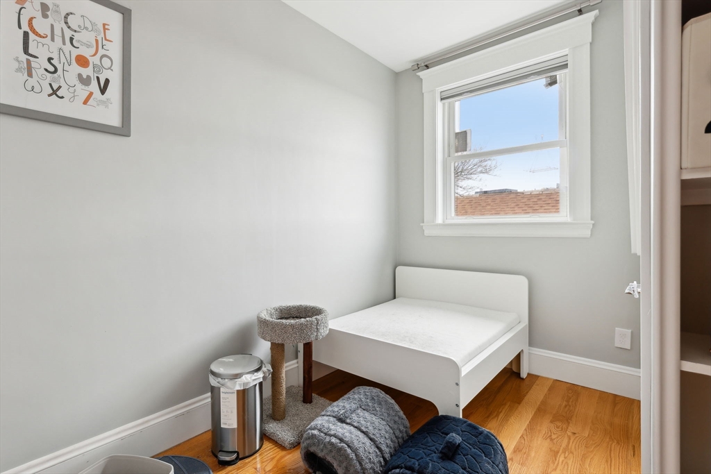 18 Hamilton Rd, Somerville