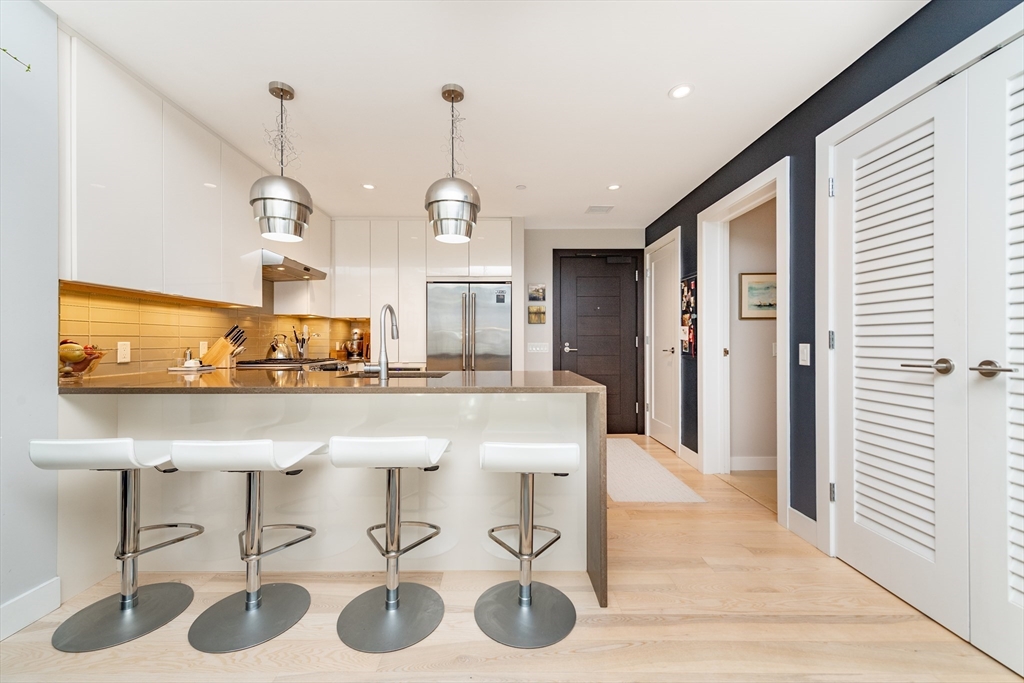 32 Traveler St, South End