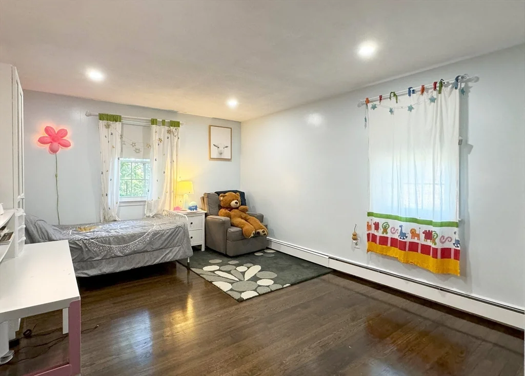 10 Meadowview Rd, Wayland