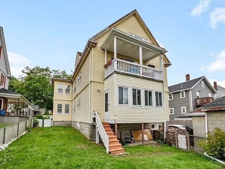 200 Woodside Ave, Winthrop