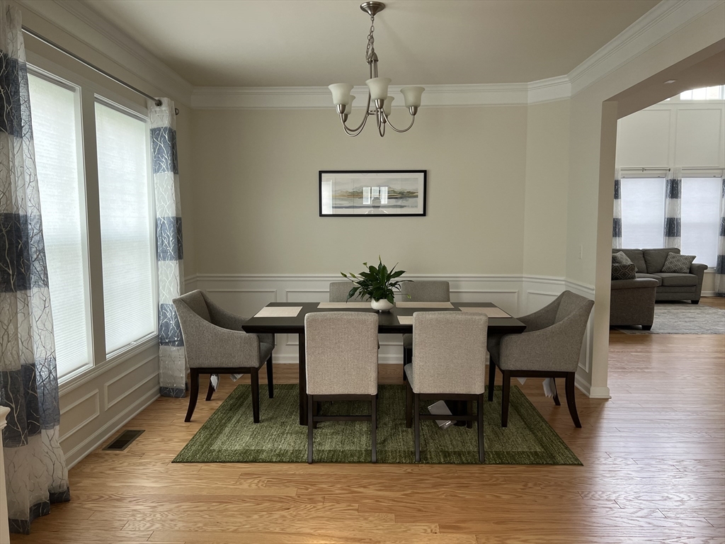 16 Poplar Ln, Hopkinton