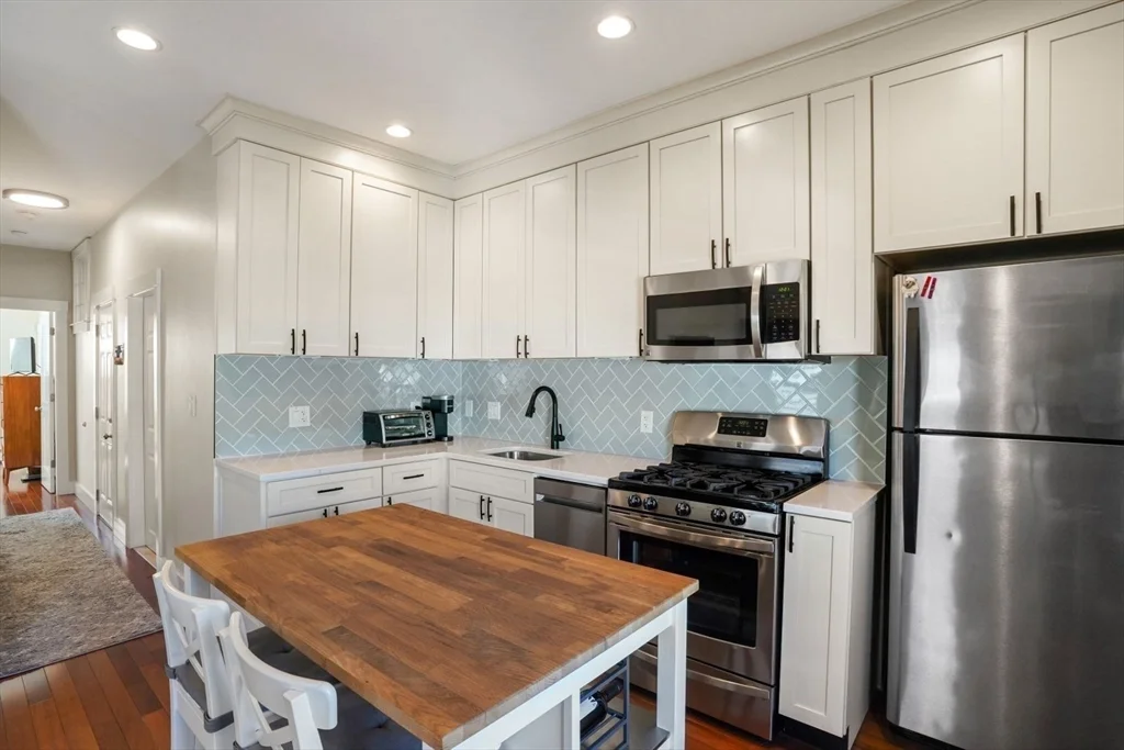 596 E 2nd St, South Boston