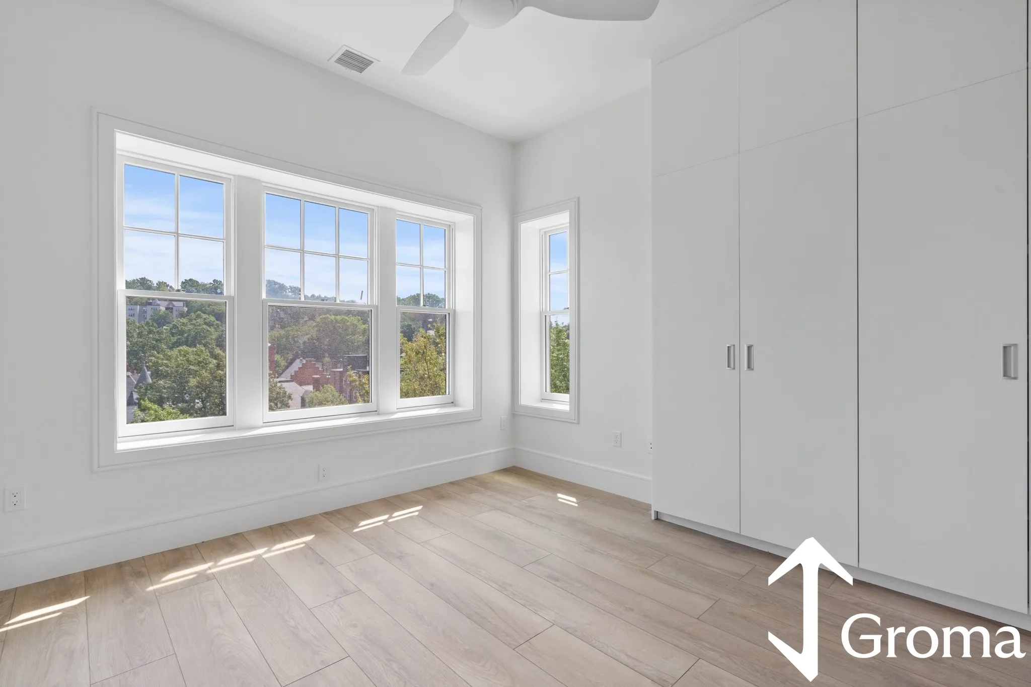 1580 Beacon St, Corey Hill