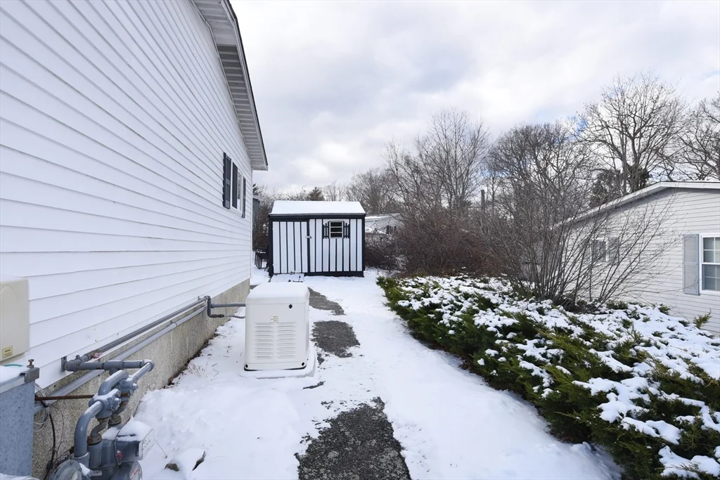 6 Canterbury Ln, Rockland