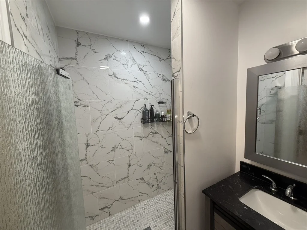 34 Cherokee, Mission Hill