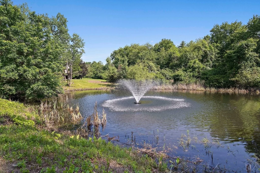 98 Apache Way, Tewksbury