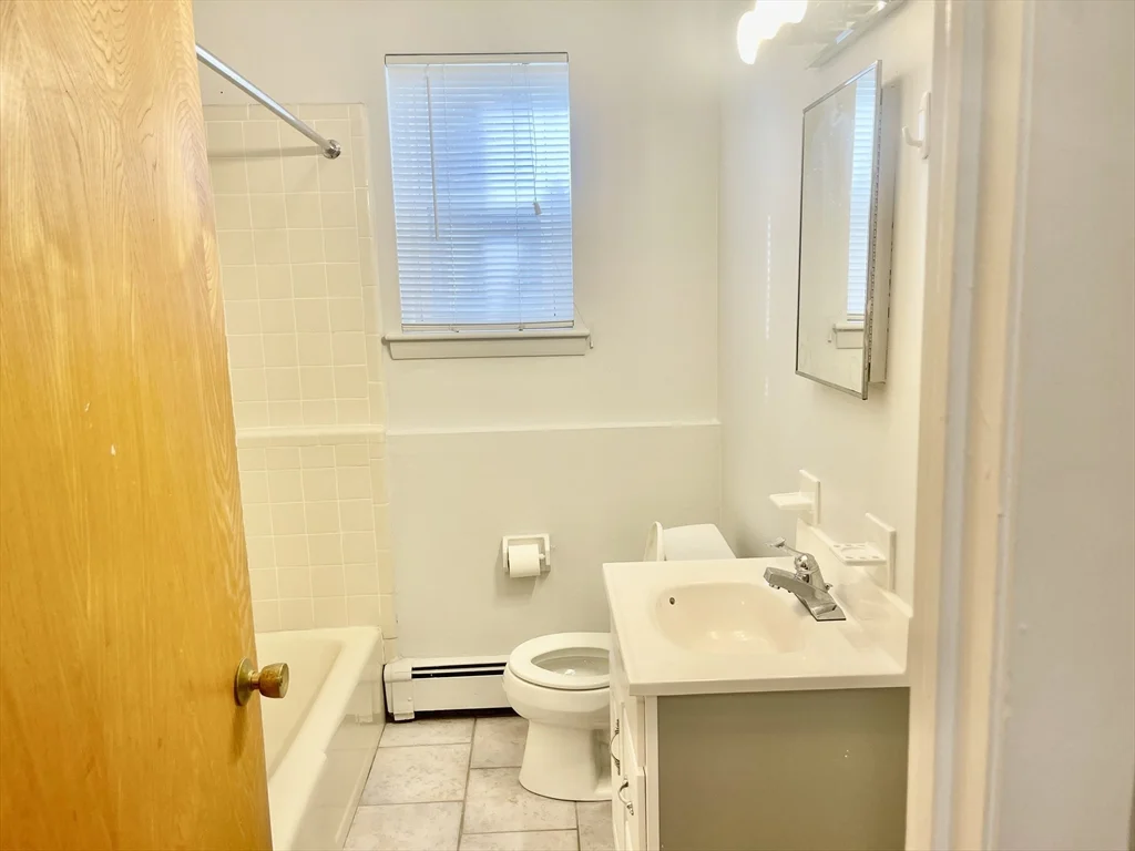 304 College Farm Rd, Waltham