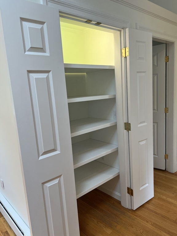 22 Warren Ln, Weston