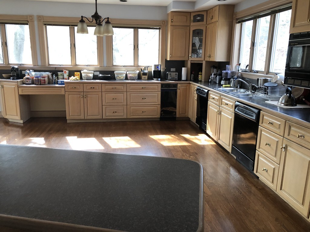 6 Blake Rd, Brookline Hills