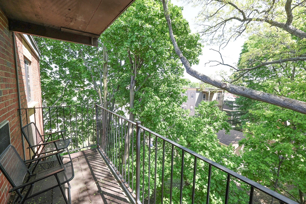 10 Linda Ln, Dorchester