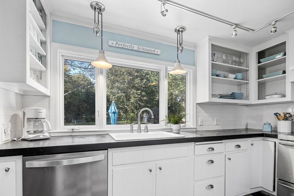 17 Musquashicut Ave, Minot