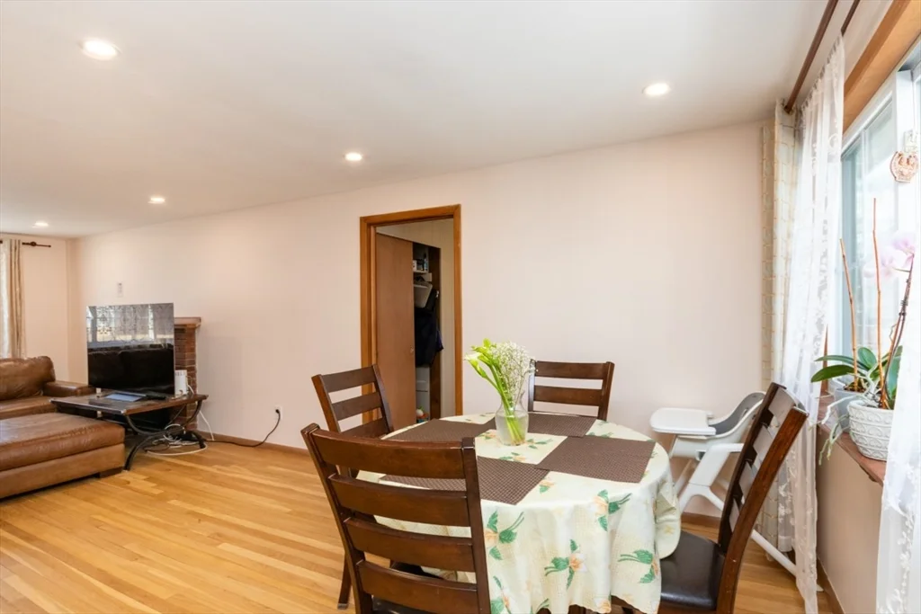 22 Livoli Rd, Framingham