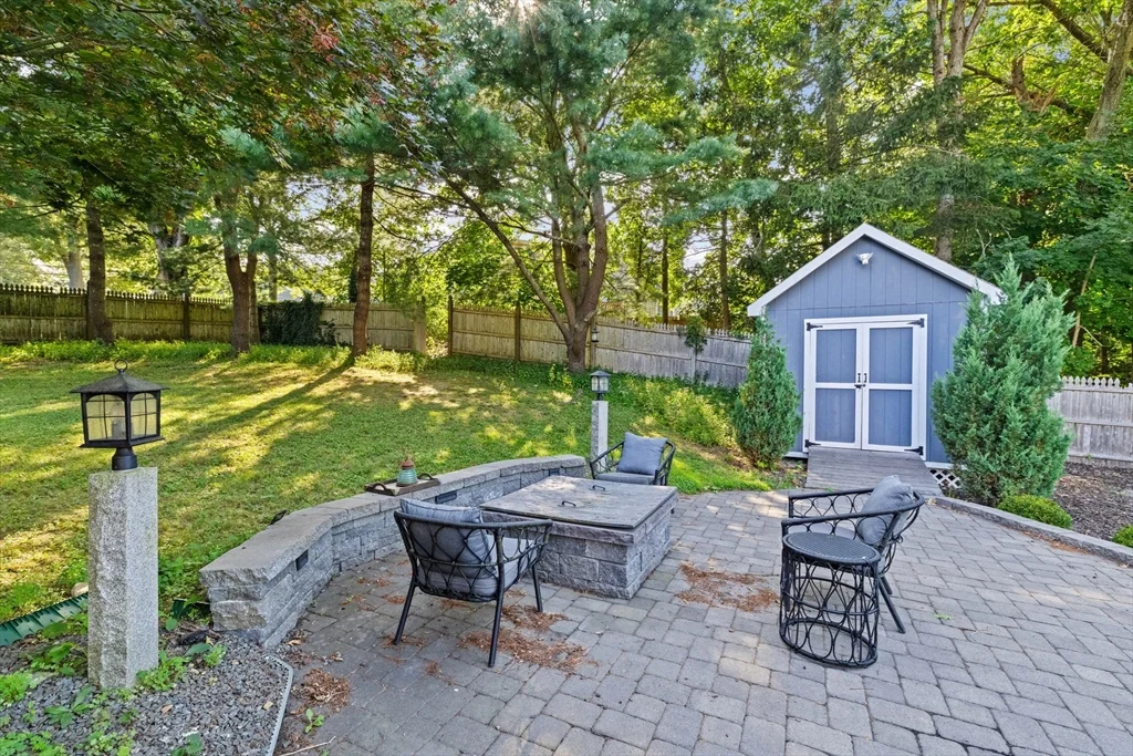 4 Country Dr, South Hingham