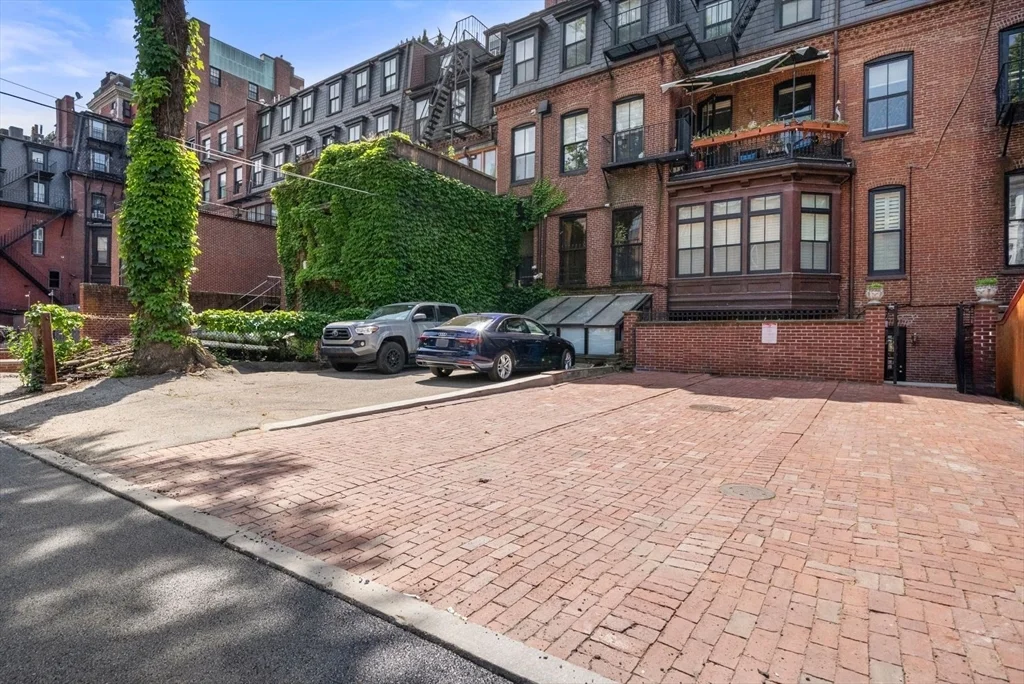 349 Marlborough St, Back Bay