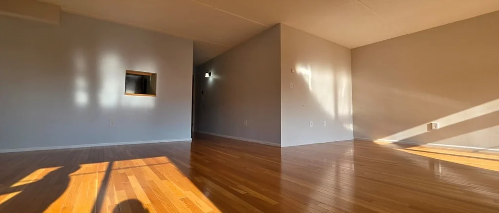 200 Ledgewood Dr, Stoneham