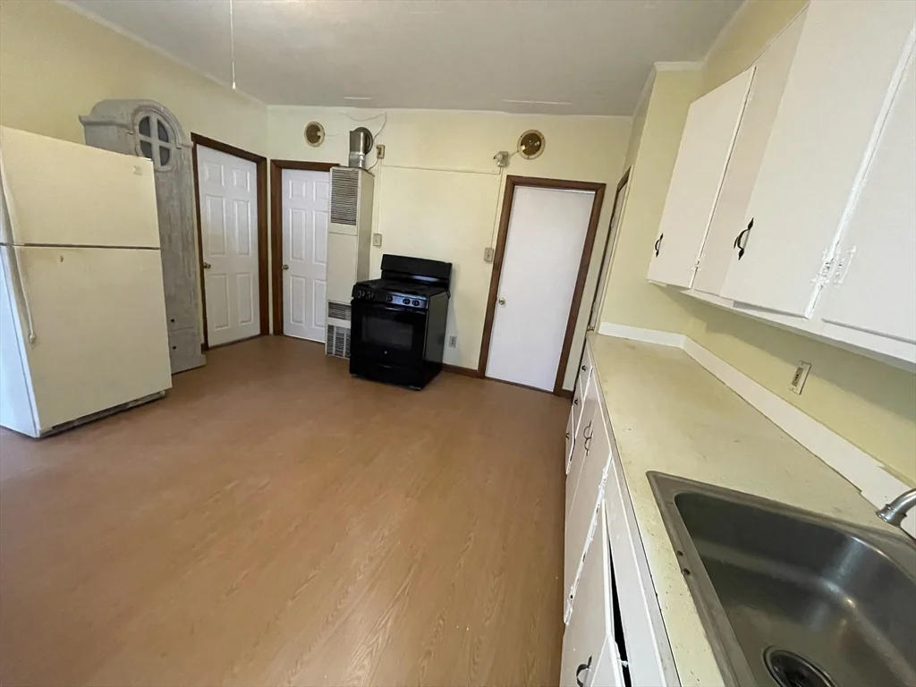 33 Nashua St, Fall River