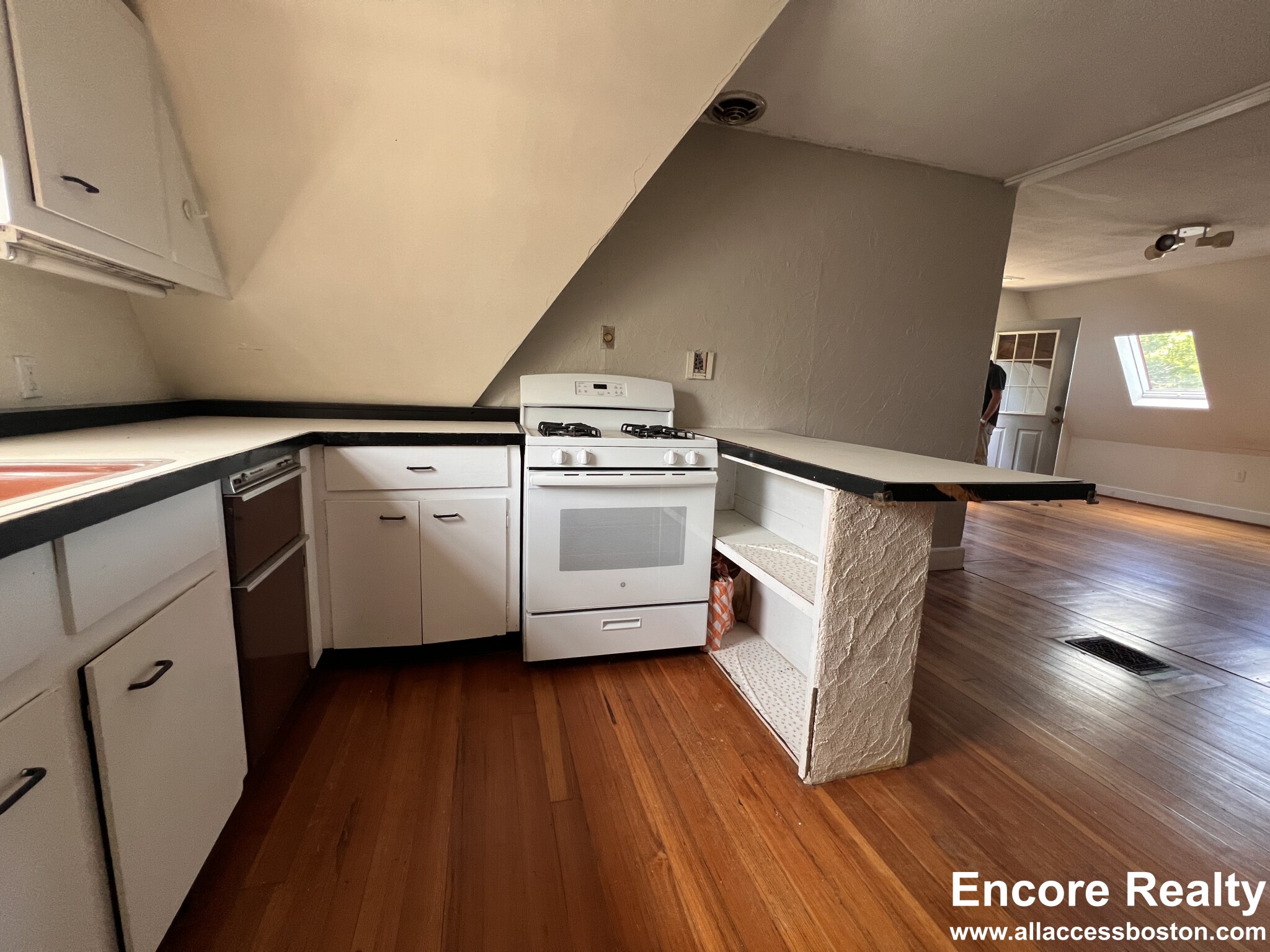 9 Kenwood St, North Brookline