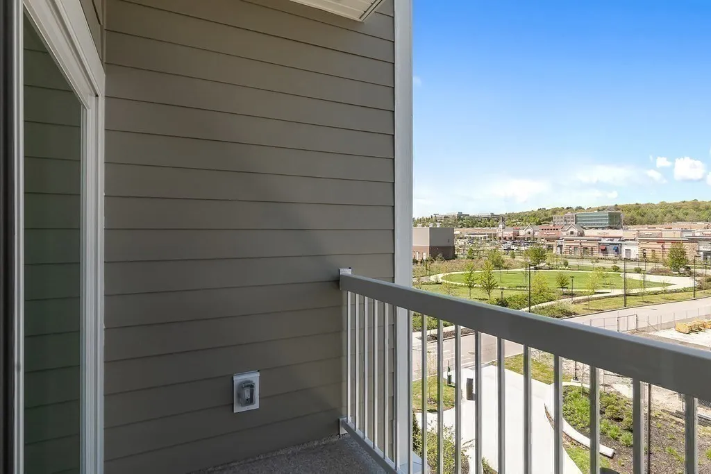 120 University, Westwood