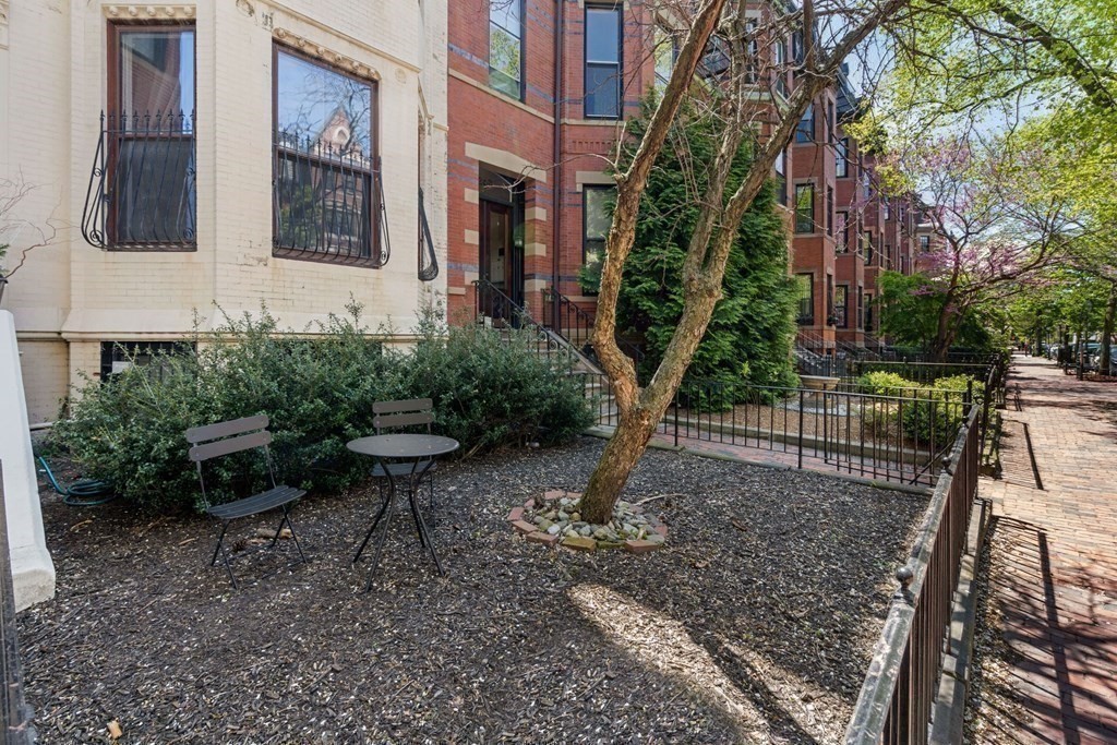 296 Marlborough St, Back Bay