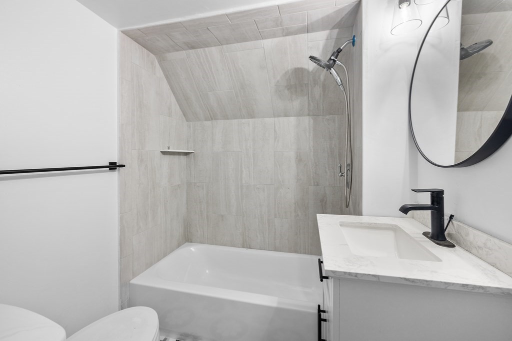 85 Linden Ave, West End