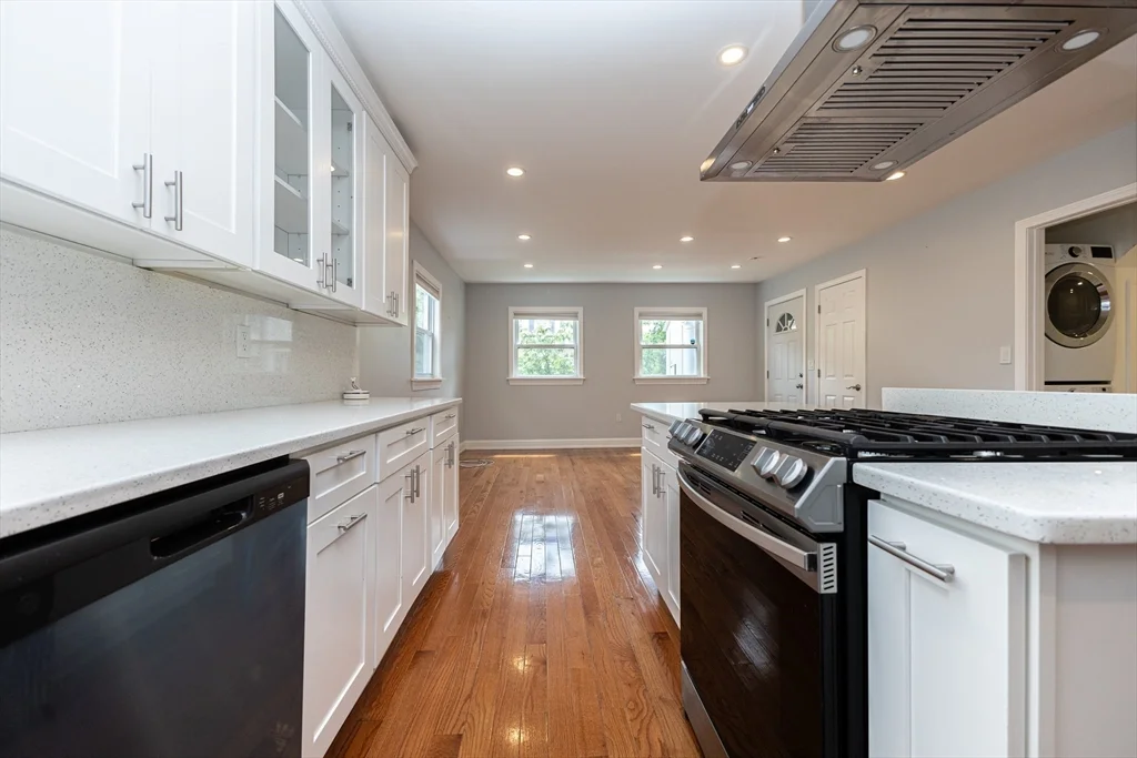 1495 Hyde Park Ave, Hyde Park