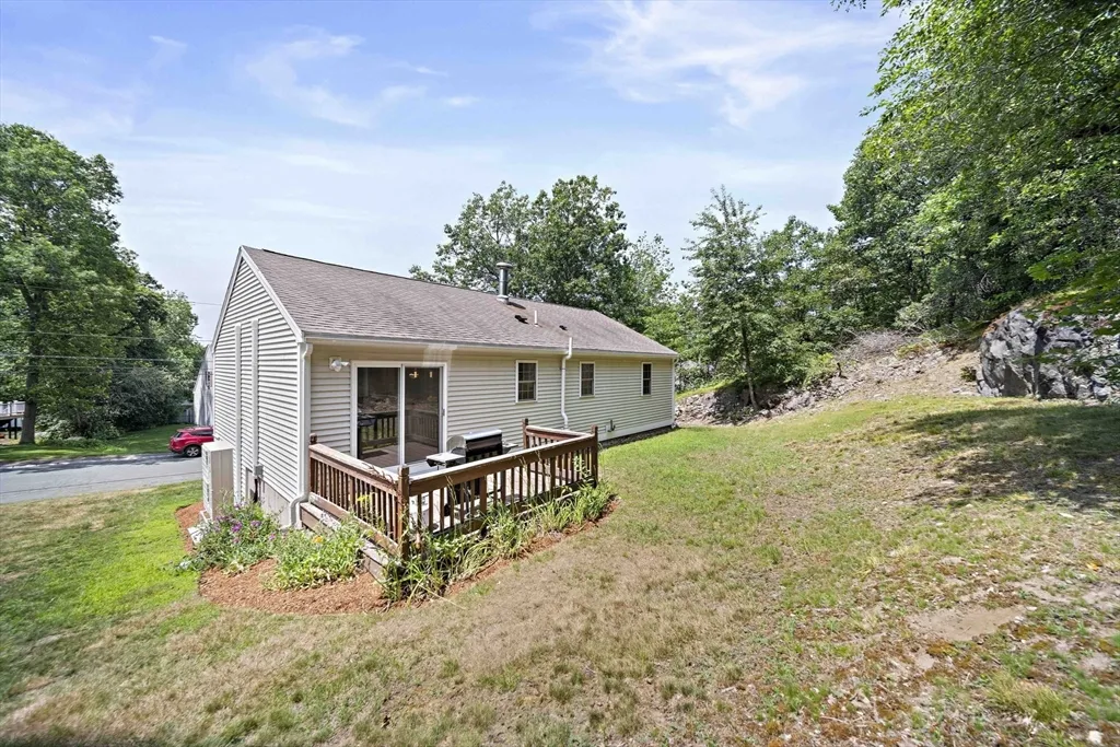 6 Skyview Rd, Woburn