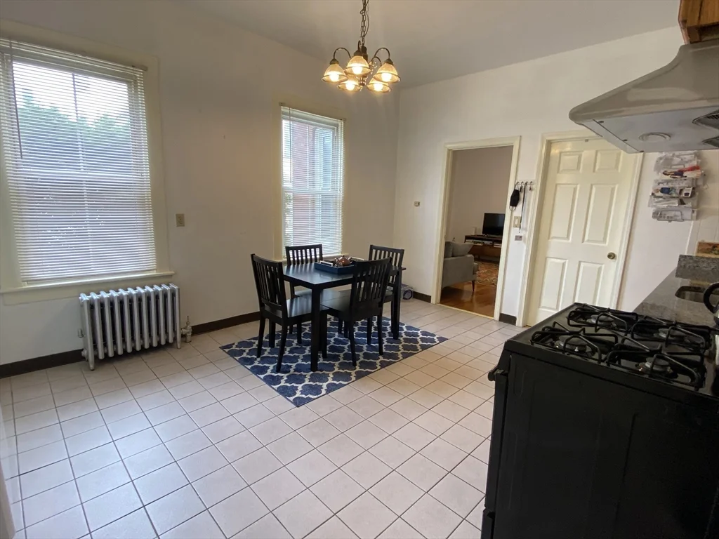 52 Highland Ave, Prospect Hill