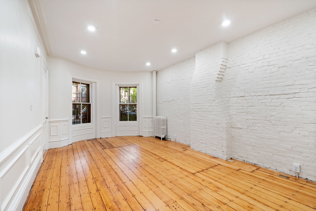 24 Braddock Park, South End